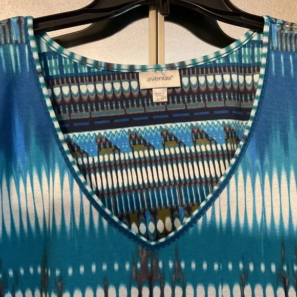 NEW WITHOUT TAGS AVENUE PLUS SIZE TOP 22/24 MULTI COLORS - Picture 2 of 16